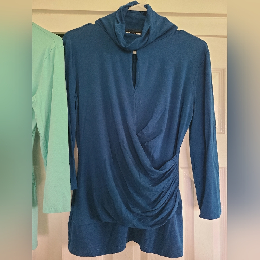 2 NY & Co long sleeve runched keyhole tops sz M - Picture 3 of 5